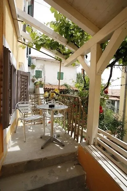 Apartments KAKI nur 100 meter vom Strand Mošćenička Draga