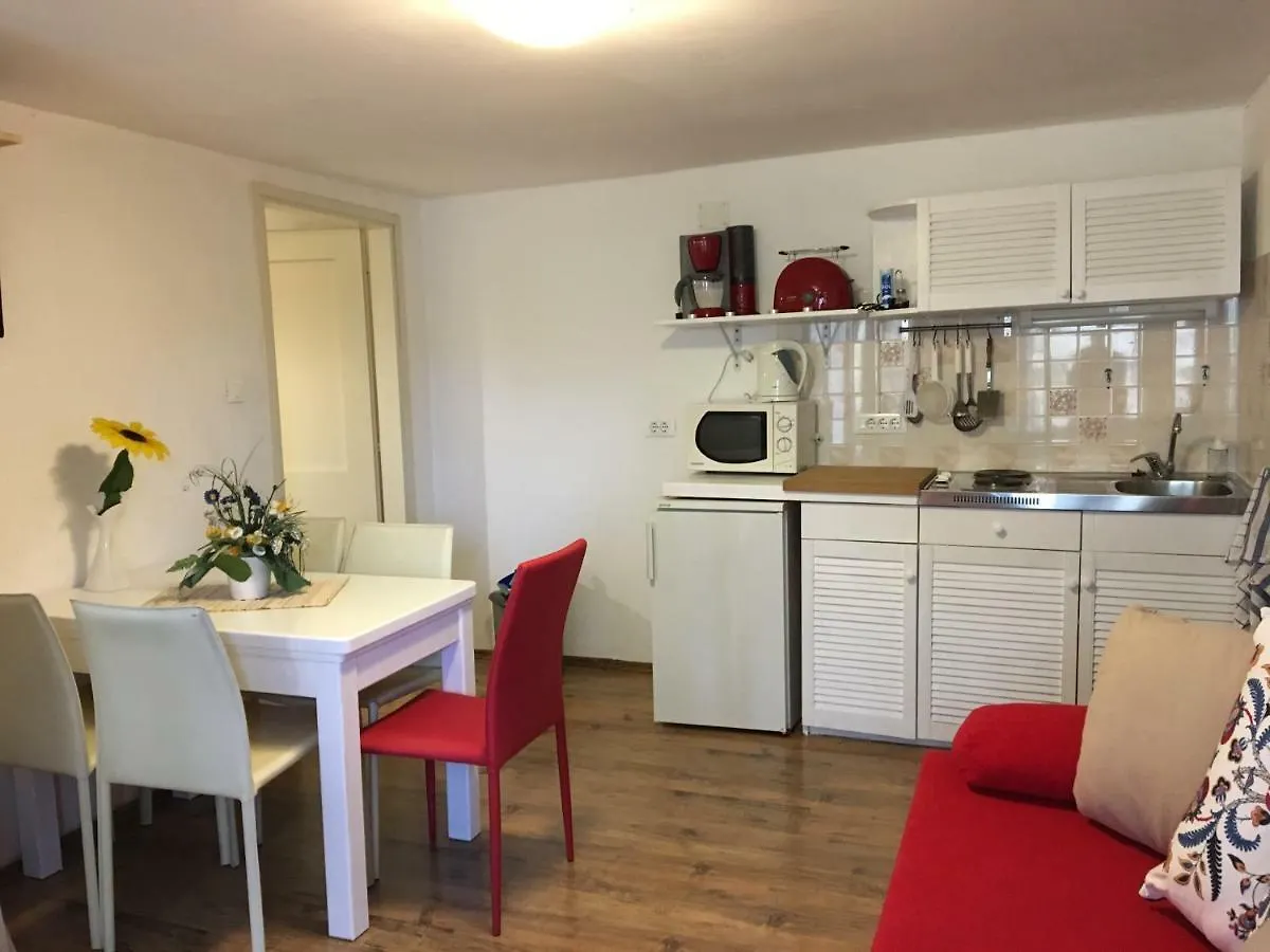 Apartments KAKI nur 100 meter vom Strand Mošćenička Draga Kroatien